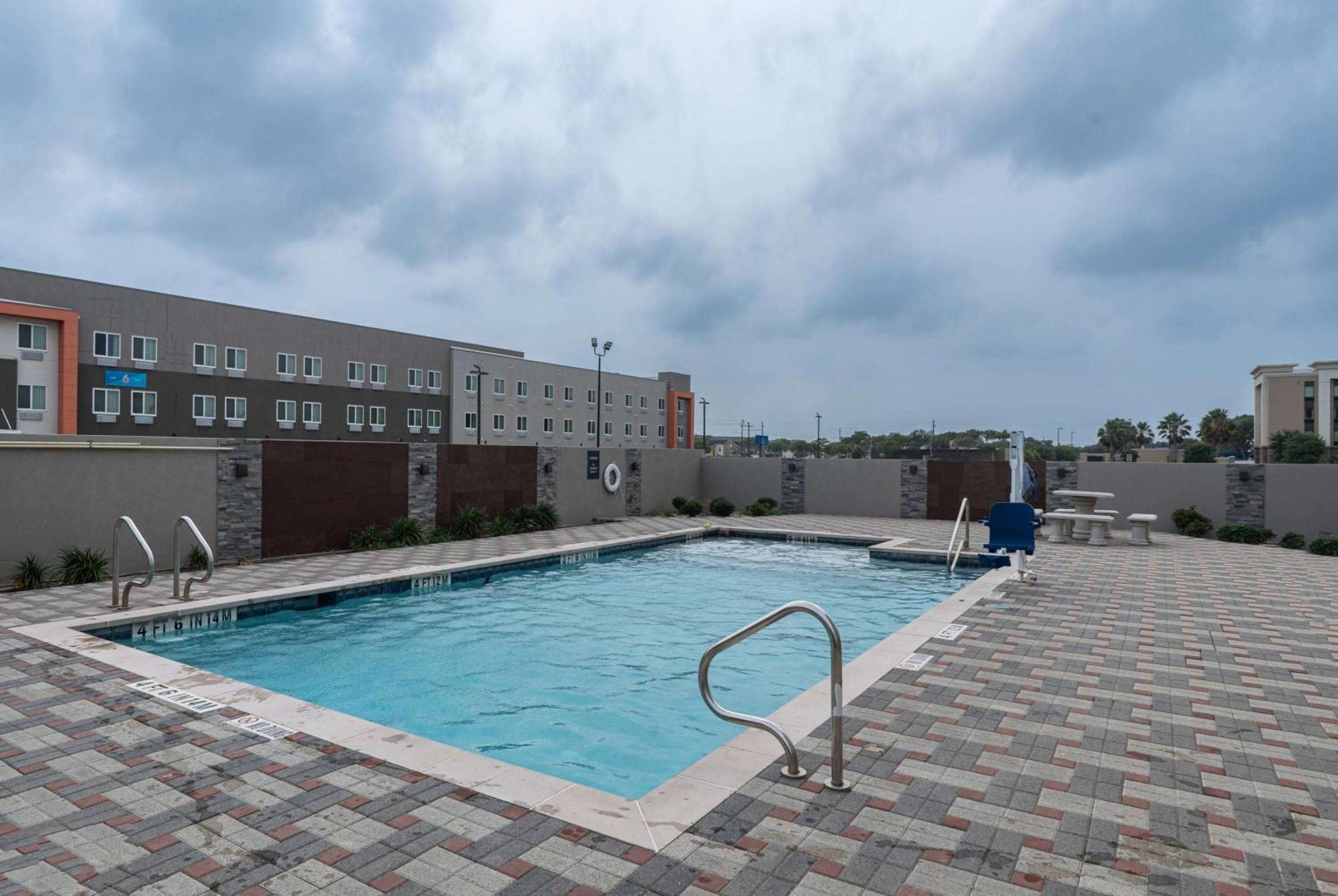 La Quinta Inn & Suites By Wyndham Corpus Christi Southeast מראה חיצוני תמונה